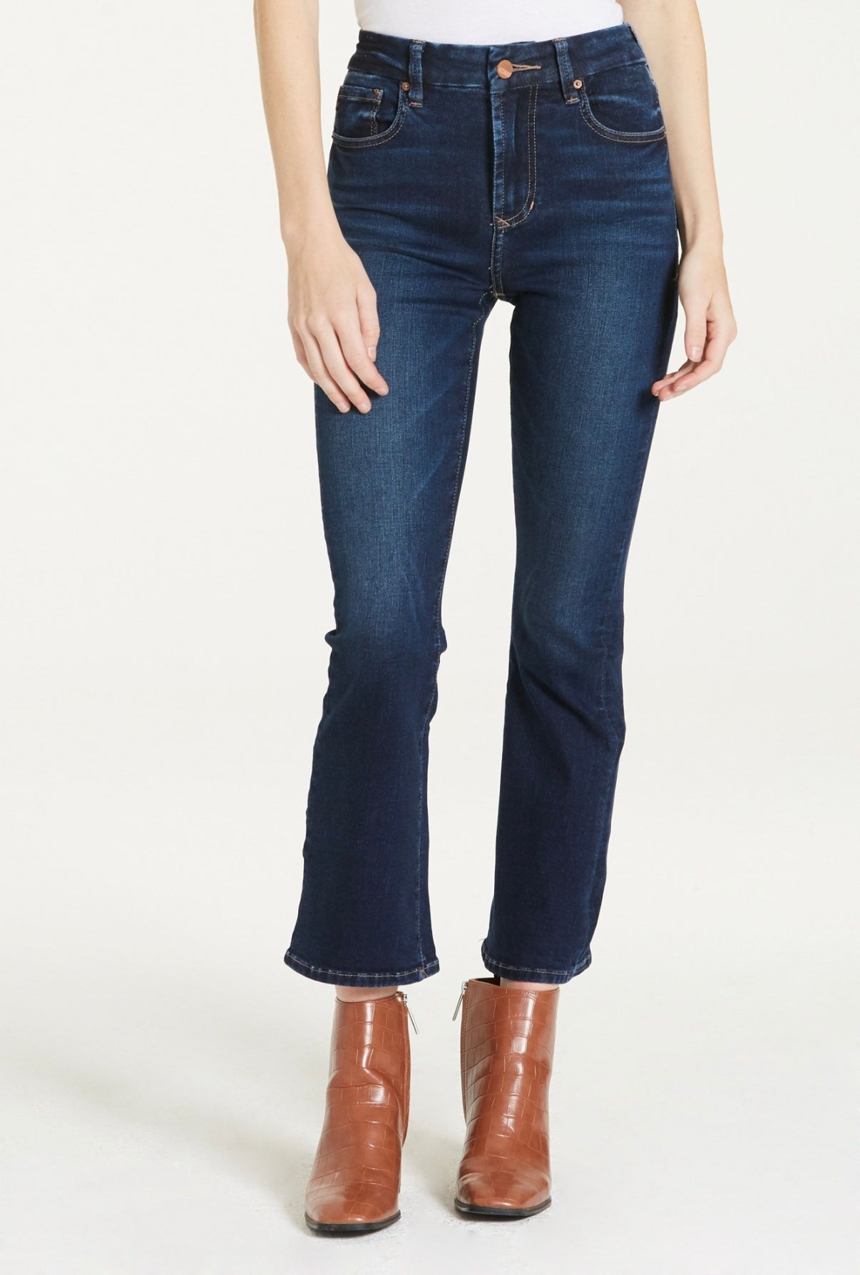 Jeanne Super High Rise Cropped Flare Jeans / Richmond