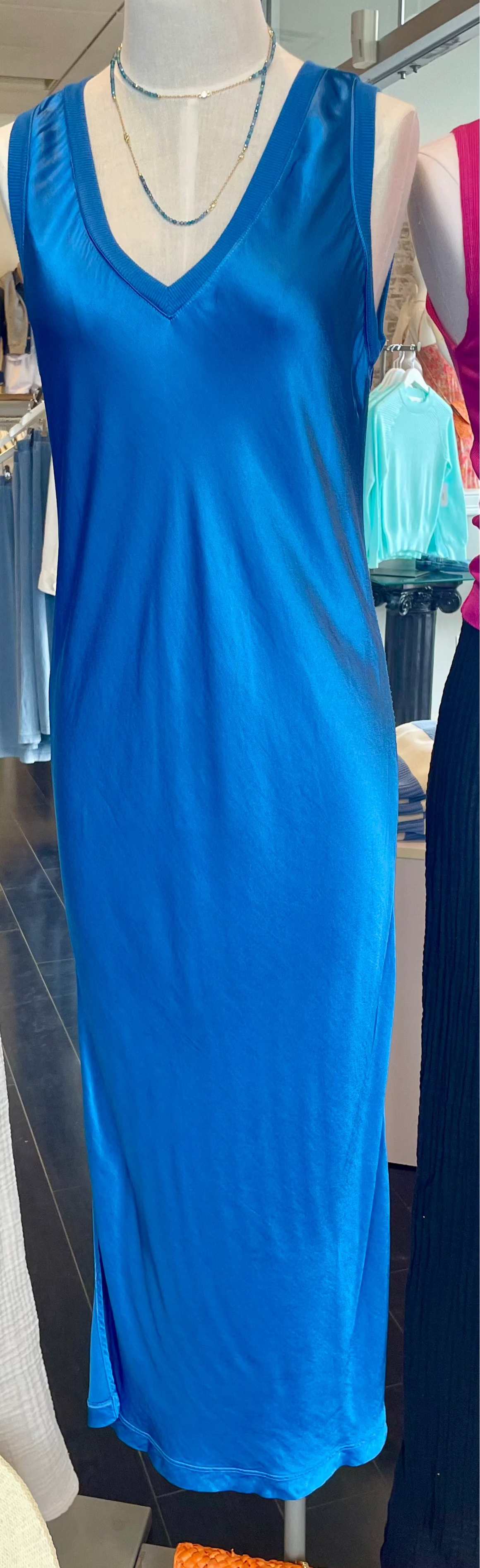 Randi V-Neck Midi