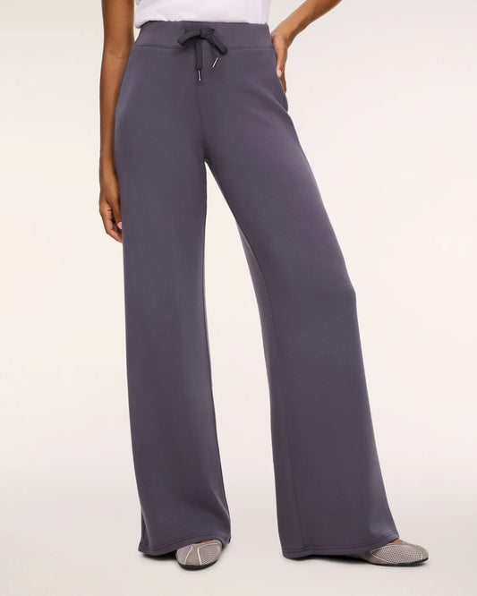 Air Essential Wide Leg Pant