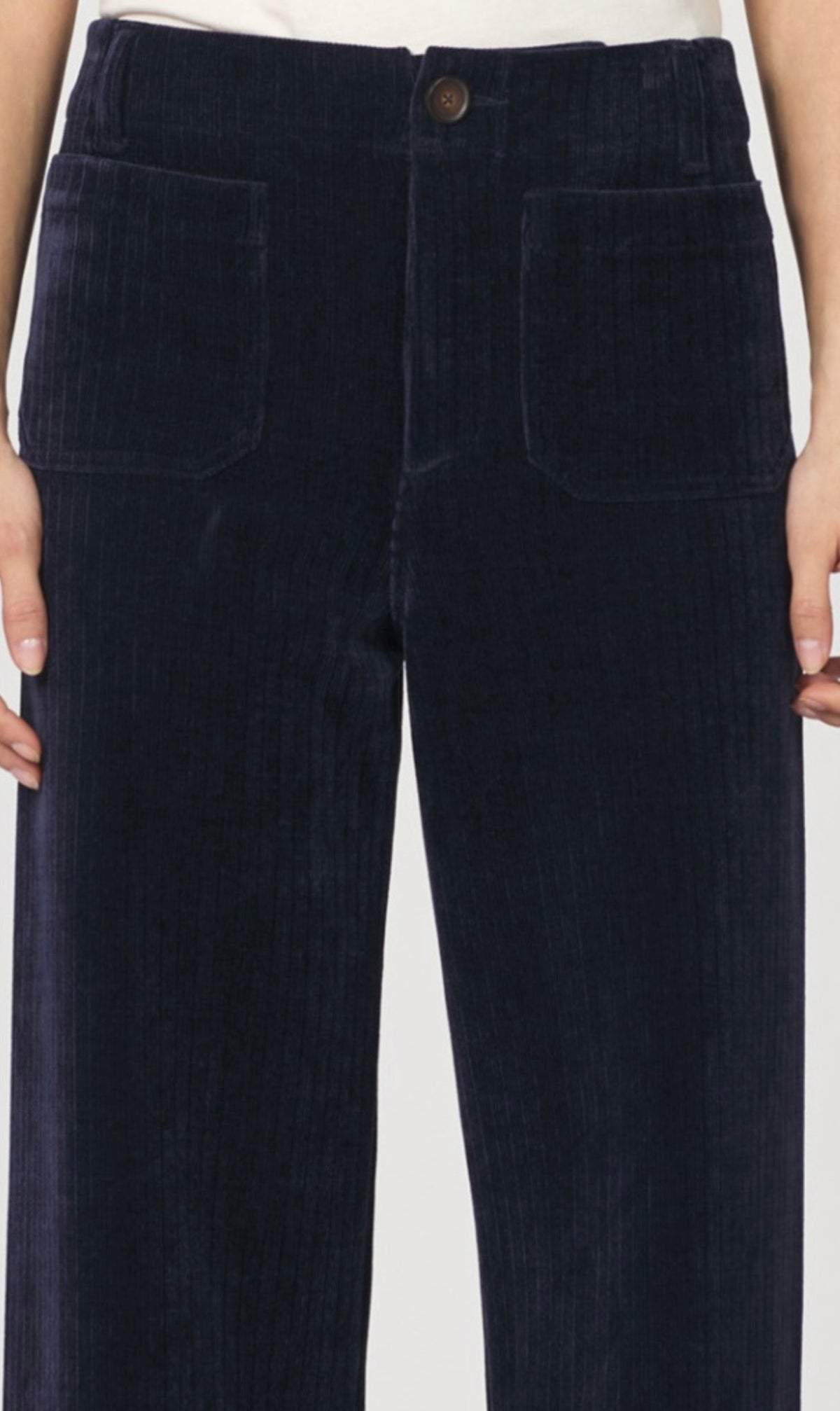 Audrey Style in Black Iris