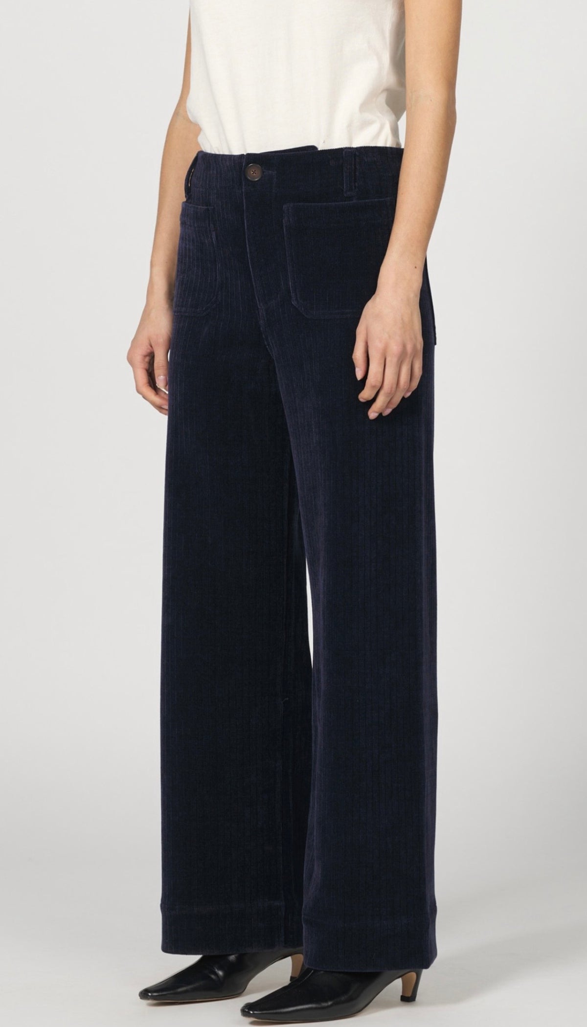 Audrey Style in Black Iris