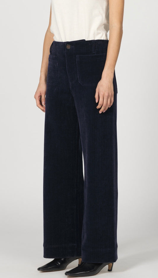 Audrey Style in Black Iris