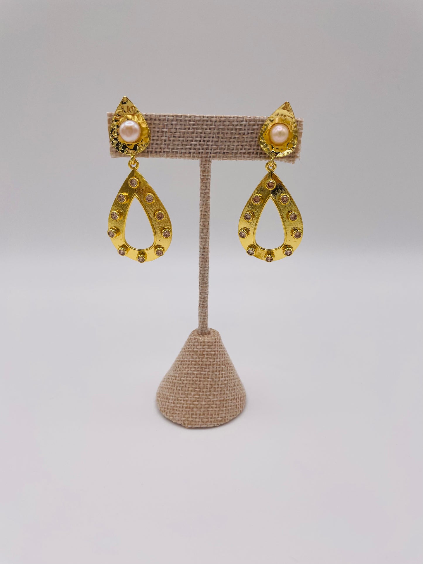 Gold Earring with Fresh Water Pearl