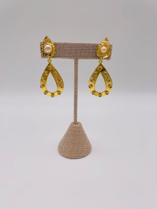 Gold Earring with Fresh Water Pearl