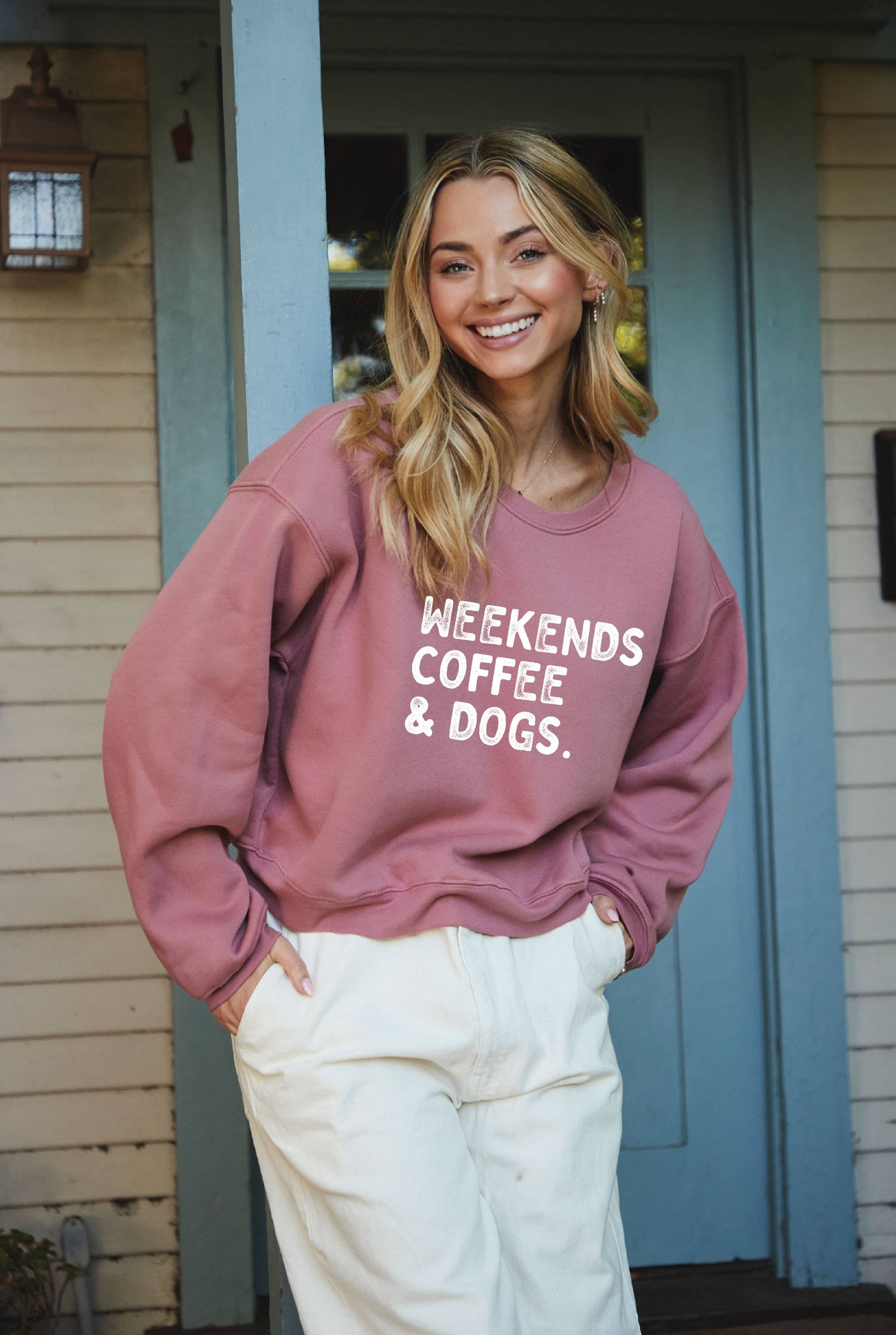 WEEKENDS COFFEE AND DOGS  Mid Graphic Sweatshirt